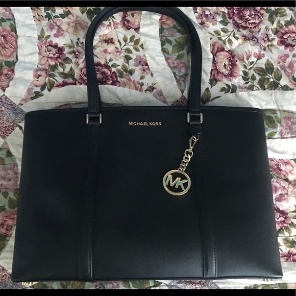 LIKE NEW Michael Kors Tote - Picture 1 of 8
